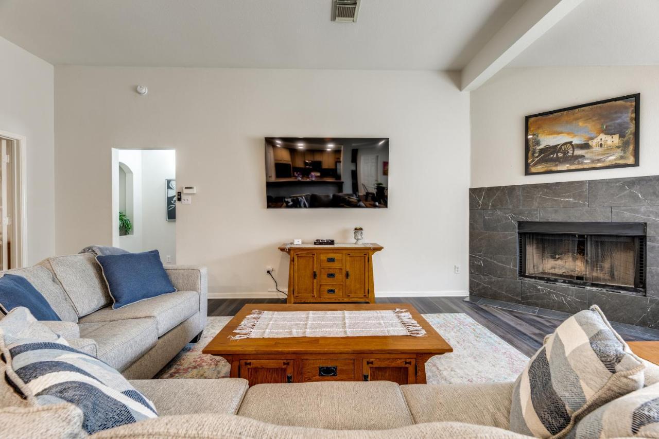 Spacious 5 Bdrm Home Mins To Wineries With Private Pool And Hot Tub! Johnson City Exteriér fotografie