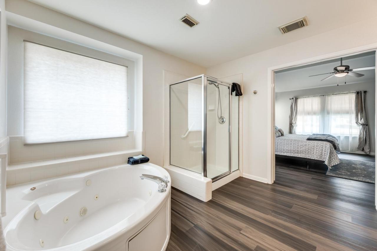 Spacious 5 Bdrm Home Mins To Wineries With Private Pool And Hot Tub! Johnson City Exteriér fotografie