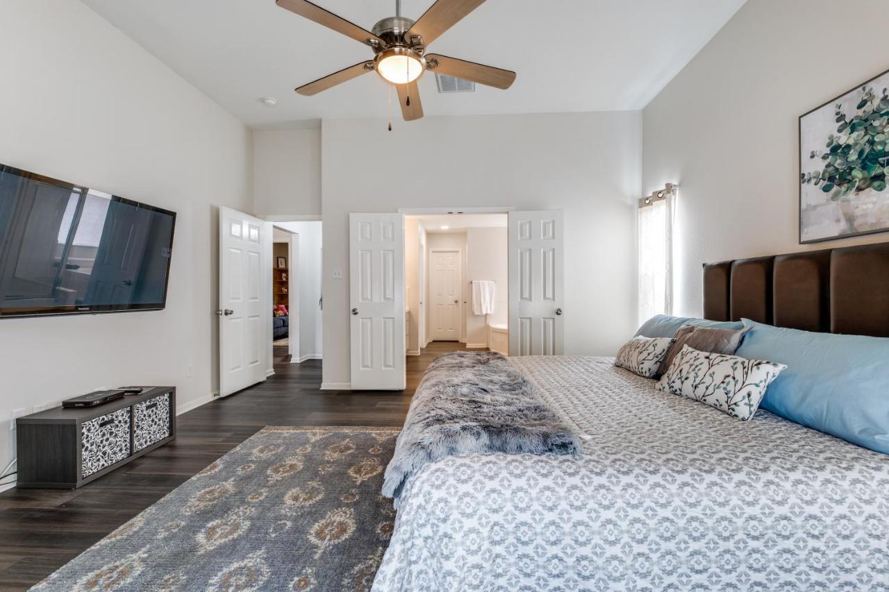 Spacious 5 Bdrm Home Mins To Wineries With Private Pool And Hot Tub! Johnson City Exteriér fotografie
