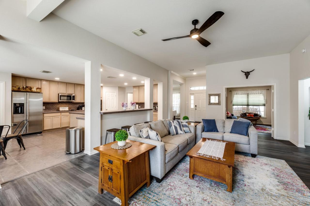 Spacious 5 Bdrm Home Mins To Wineries With Private Pool And Hot Tub! Johnson City Exteriér fotografie