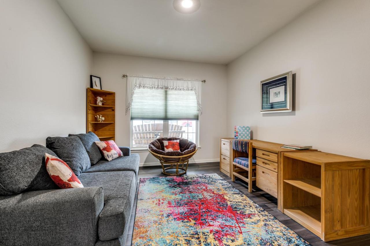 Spacious 5 Bdrm Home Mins To Wineries With Private Pool And Hot Tub! Johnson City Exteriér fotografie