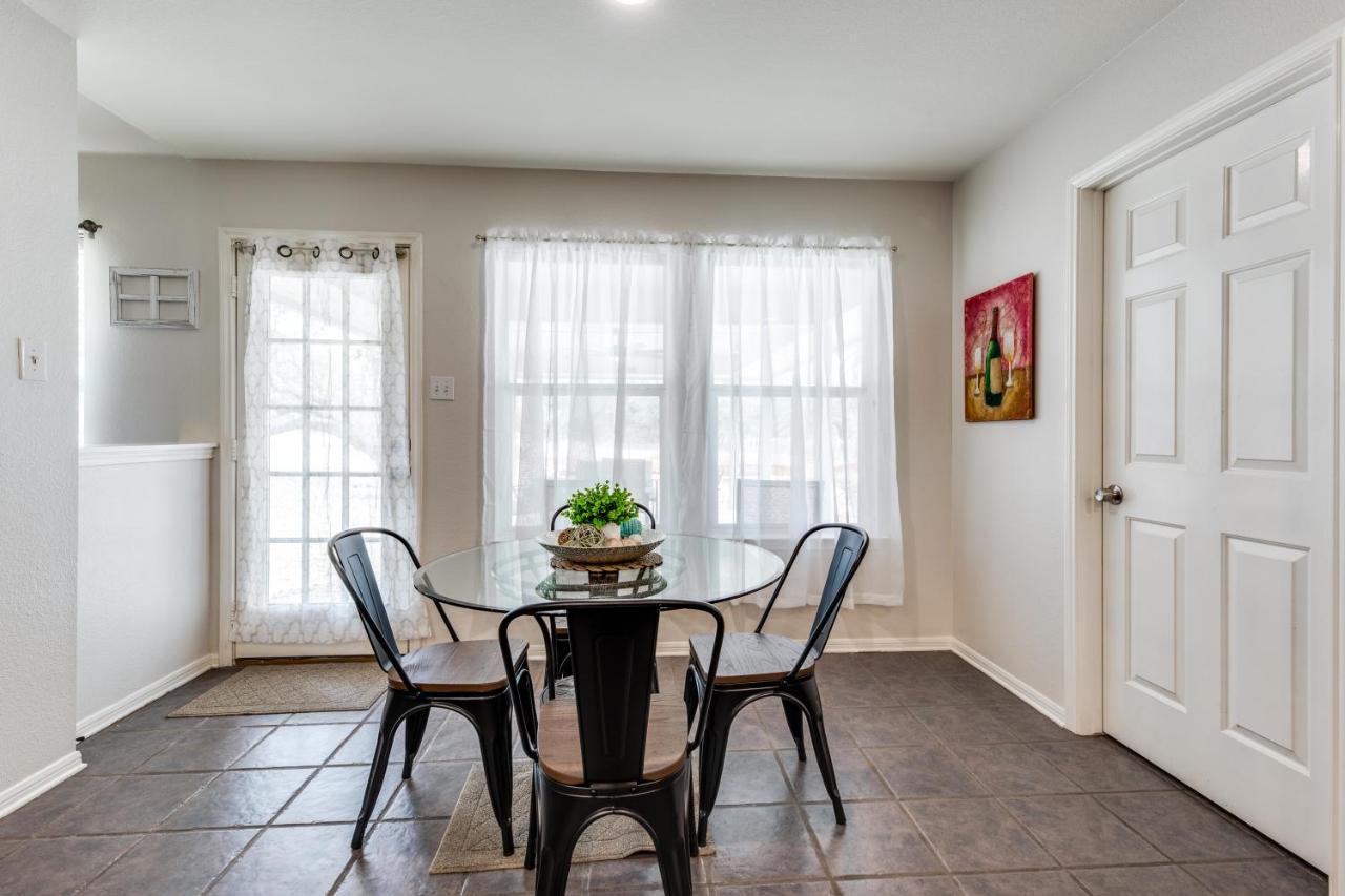 Spacious 5 Bdrm Home Mins To Wineries With Private Pool And Hot Tub! Johnson City Exteriér fotografie