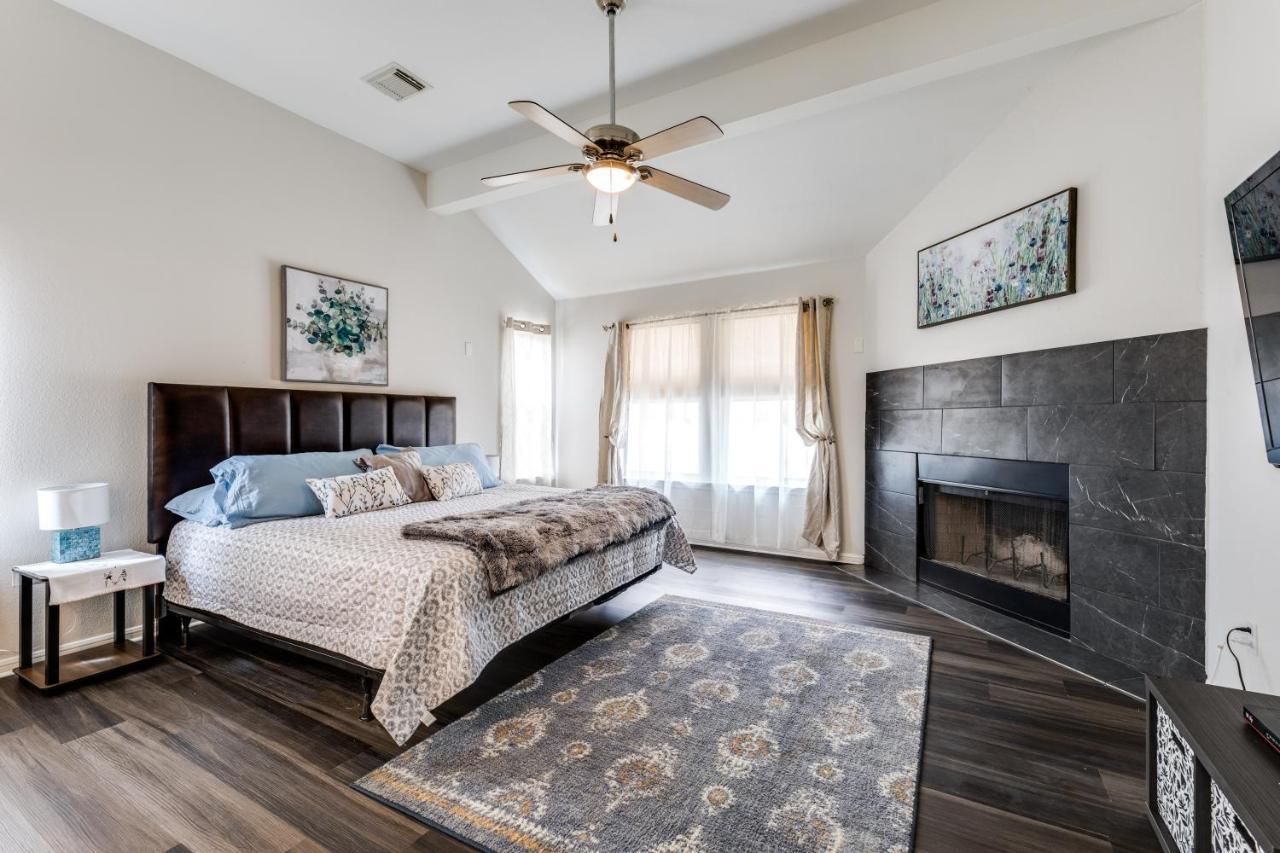 Spacious 5 Bdrm Home Mins To Wineries With Private Pool And Hot Tub! Johnson City Exteriér fotografie