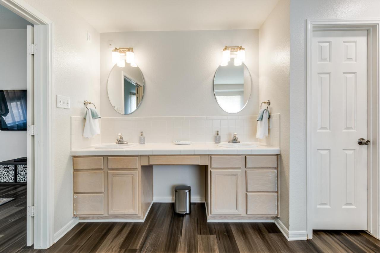 Spacious 5 Bdrm Home Mins To Wineries With Private Pool And Hot Tub! Johnson City Exteriér fotografie