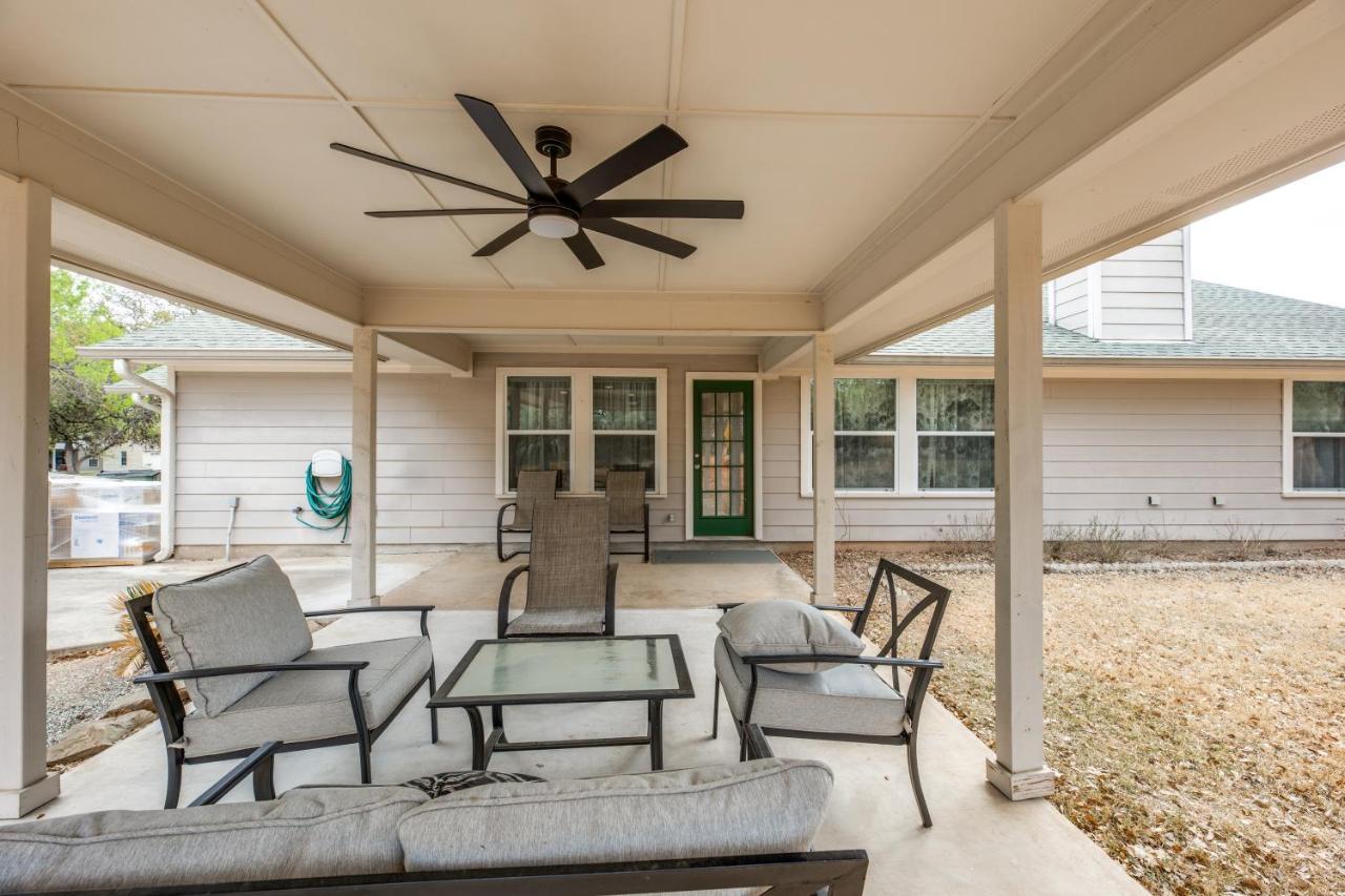 Spacious 5 Bdrm Home Mins To Wineries With Private Pool And Hot Tub! Johnson City Exteriér fotografie