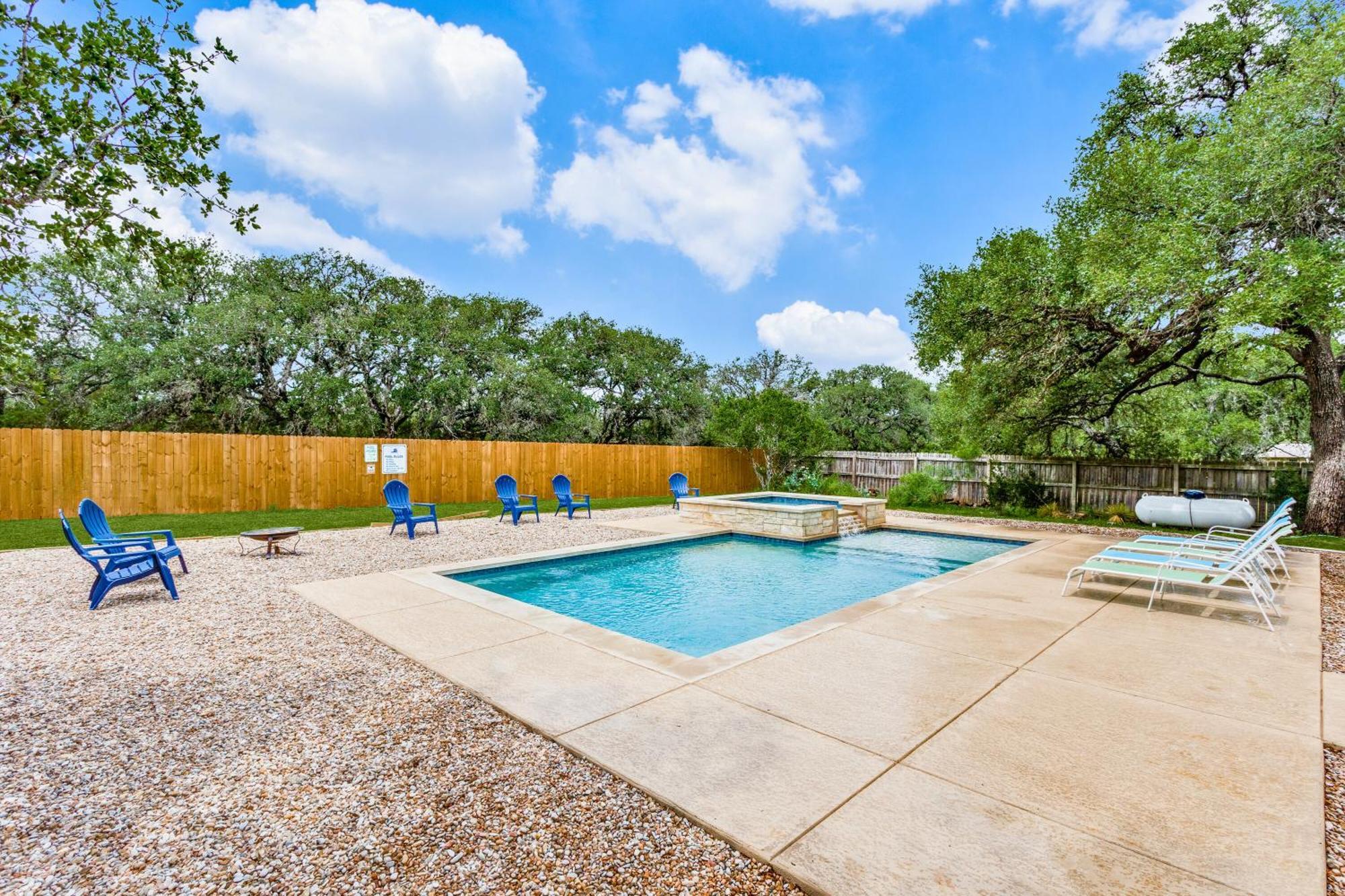 Spacious 5 Bdrm Home Mins To Wineries With Private Pool And Hot Tub! Johnson City Exteriér fotografie