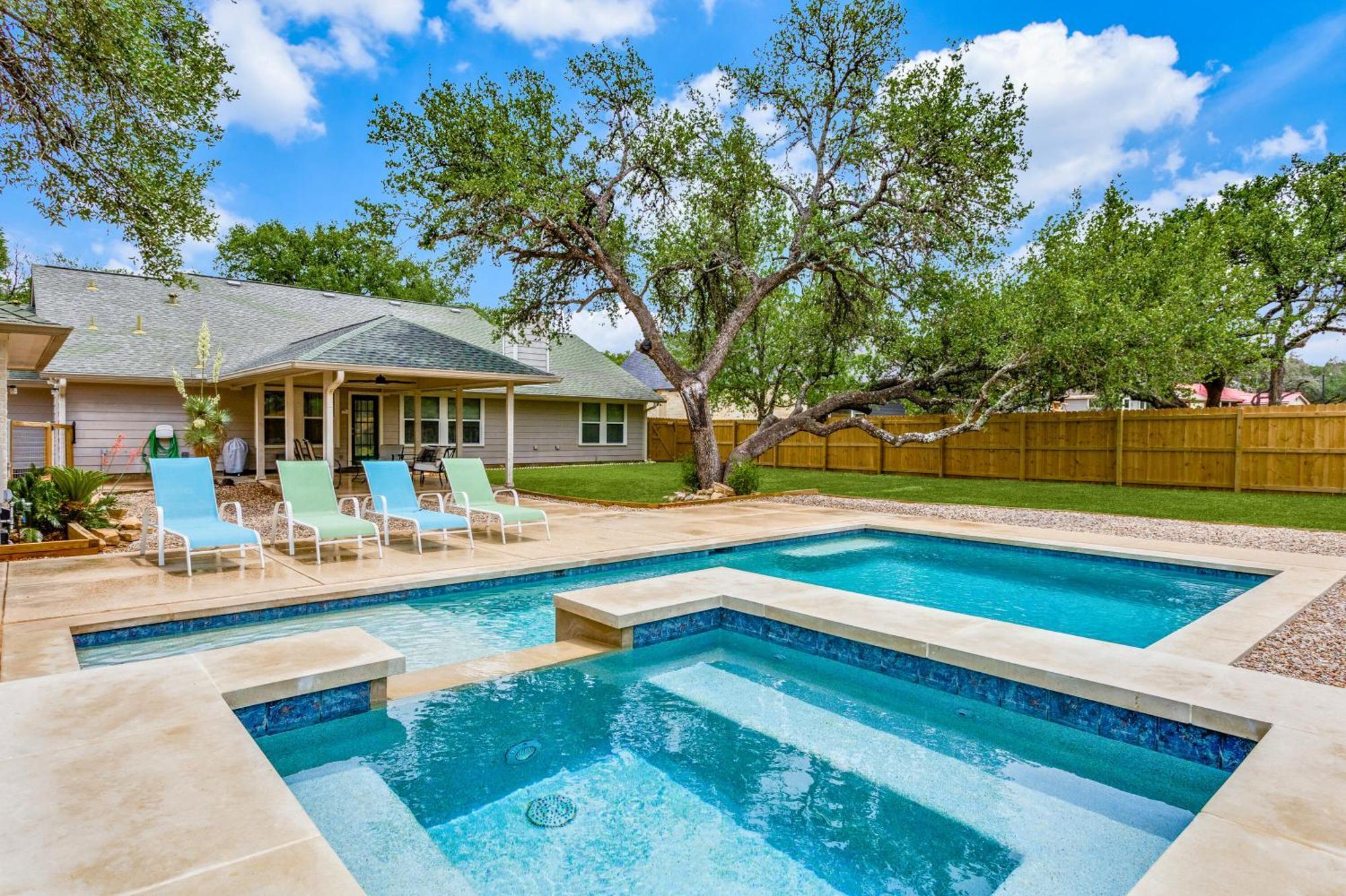 Spacious 5 Bdrm Home Mins To Wineries With Private Pool And Hot Tub! Johnson City Exteriér fotografie